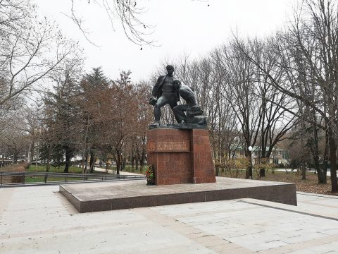 Памятник партизанам и подпольщикам